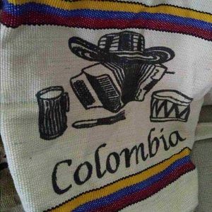 Mochila estampada con motivos colombianos